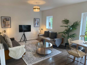 18 North Road Flat 2 by Mia Living Free Parking On Site
